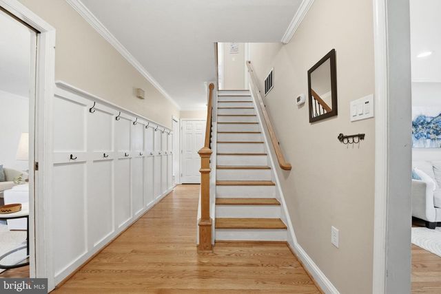 408 HOLLOWAY CT NE, Vienna, VA 22180