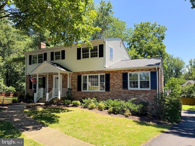 408 HOLLOWAY CT NE, Vienna, VA 22180