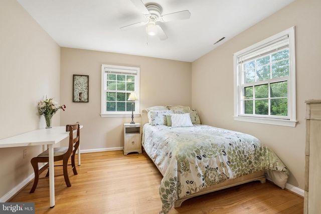 408 HOLLOWAY CT NE, Vienna, VA 22180