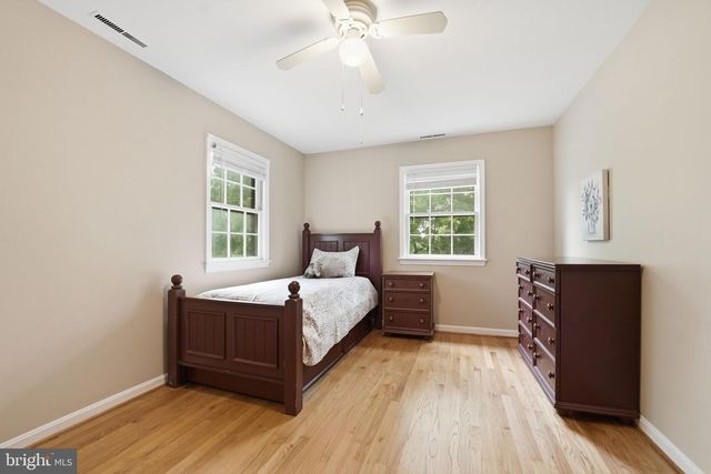 408 HOLLOWAY CT NE, Vienna, VA 22180