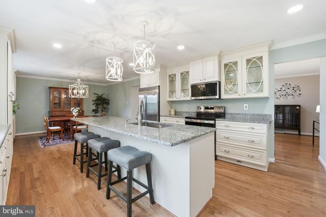 408 HOLLOWAY CT NE, Vienna, VA 22180