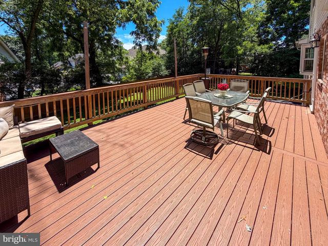 408 HOLLOWAY CT NE, Vienna, VA 22180