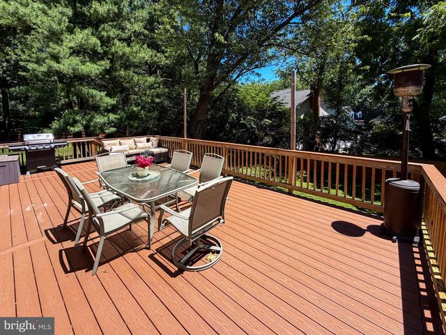 408 HOLLOWAY CT NE, Vienna, VA 22180