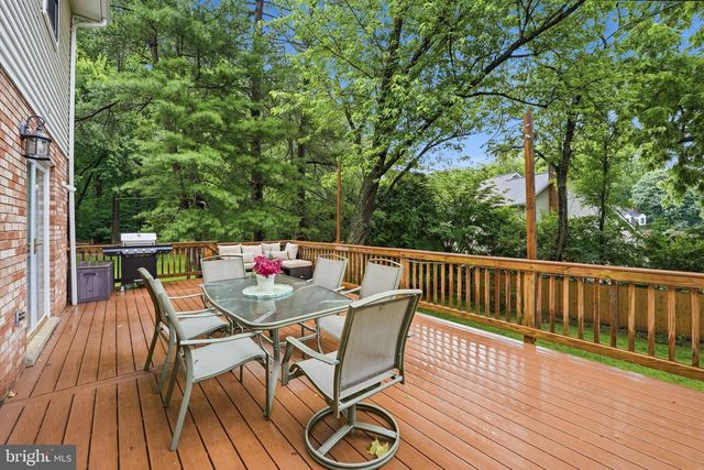 408 HOLLOWAY CT NE, Vienna, VA 22180
