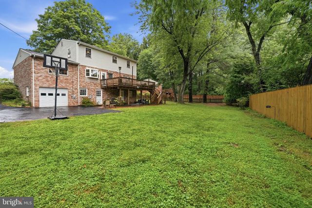 408 HOLLOWAY CT NE, Vienna, VA 22180