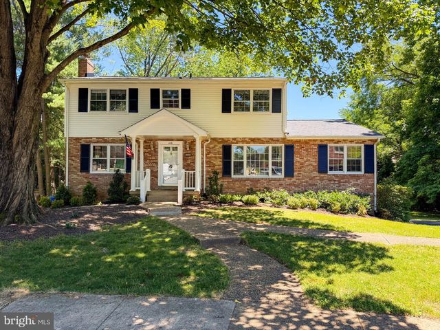 408 HOLLOWAY CT NE, Vienna, VA 22180