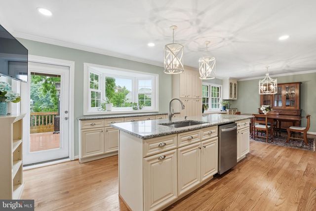 408 HOLLOWAY CT NE, Vienna, VA 22180