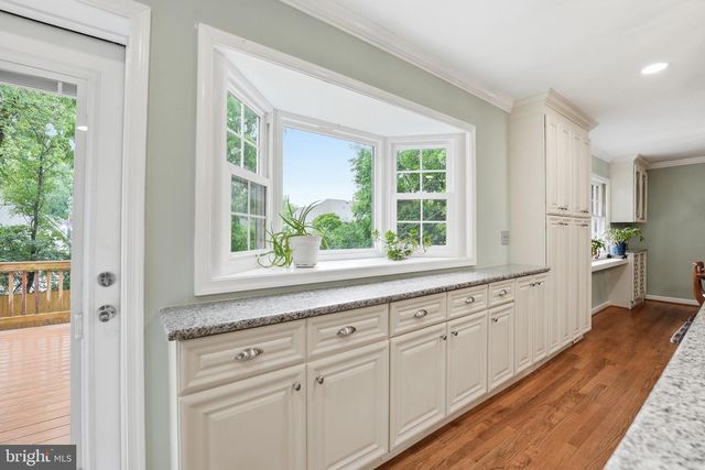 408 HOLLOWAY CT NE, Vienna, VA 22180