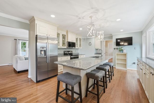 408 HOLLOWAY CT NE, Vienna, VA 22180