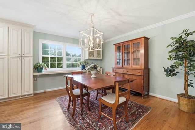 408 HOLLOWAY CT NE, Vienna, VA 22180