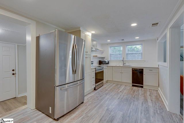 26 8th Street, Greer, SC 29651