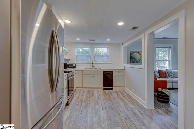 26 8th Street, Greer, SC 29651