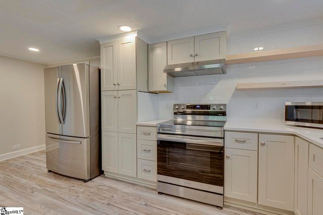 26 8th Street, Greer, SC 29651