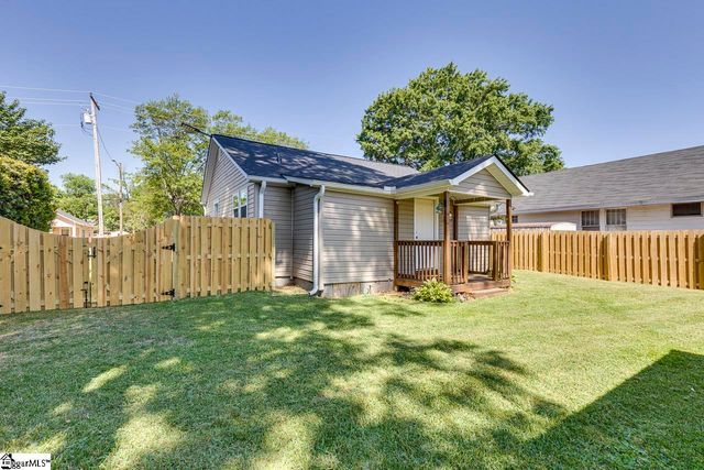 26 8th Street, Greer, SC 29651