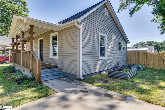 26 8th Street, Greer, SC 29651