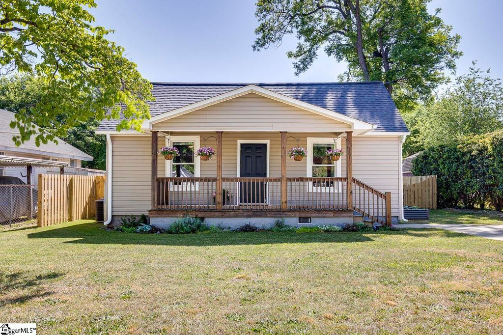 26 8th Street, Greer, SC 29651