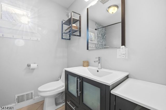 8 Donato Drive, Cedar Grove Twp., NJ 07009