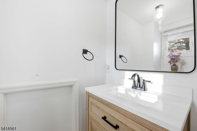 8 Donato Drive, Cedar Grove Twp., NJ 07009