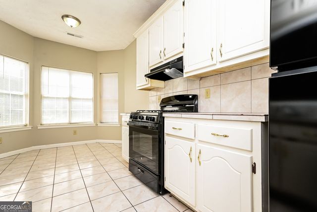 3427 Linecrest Road, Ellenwood, GA 30294
