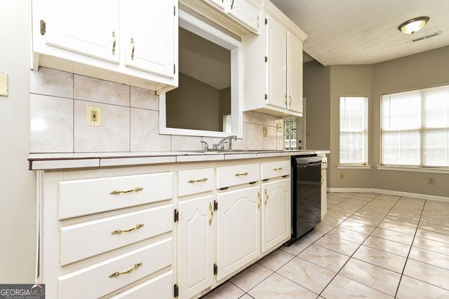 3427 Linecrest Road, Ellenwood, GA 30294