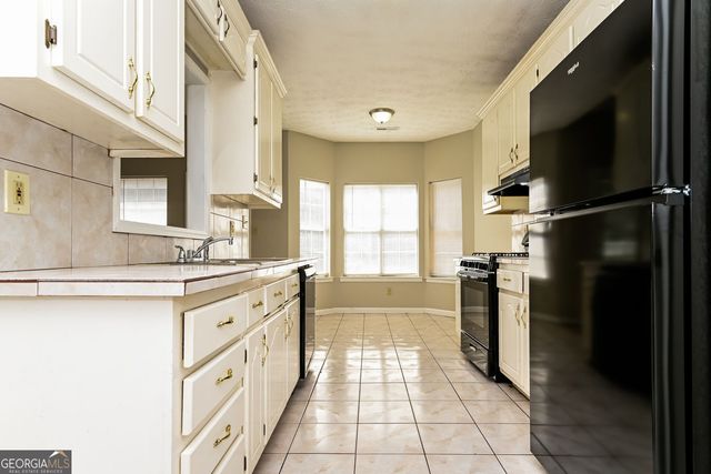 3427 Linecrest Road, Ellenwood, GA 30294