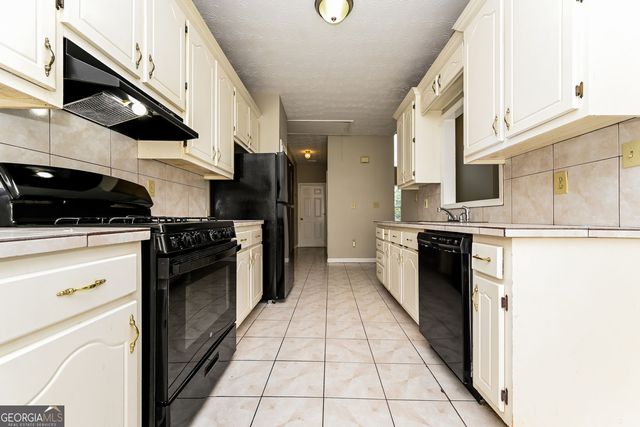 3427 Linecrest Road, Ellenwood, GA 30294