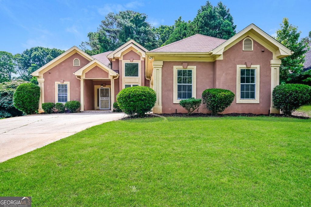 3427 Linecrest Road, Ellenwood, GA 30294