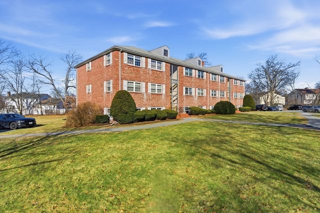 78 Edgelawn Avenue 8, North Andover, MA 01845