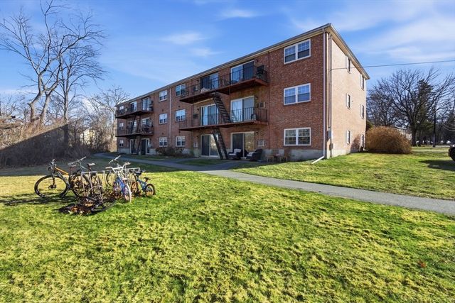 78 Edgelawn Avenue 8, North Andover, MA 01845