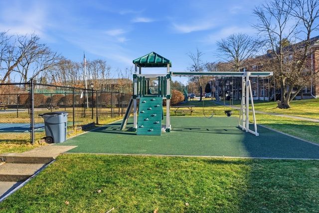 78 Edgelawn Avenue 8, North Andover, MA 01845