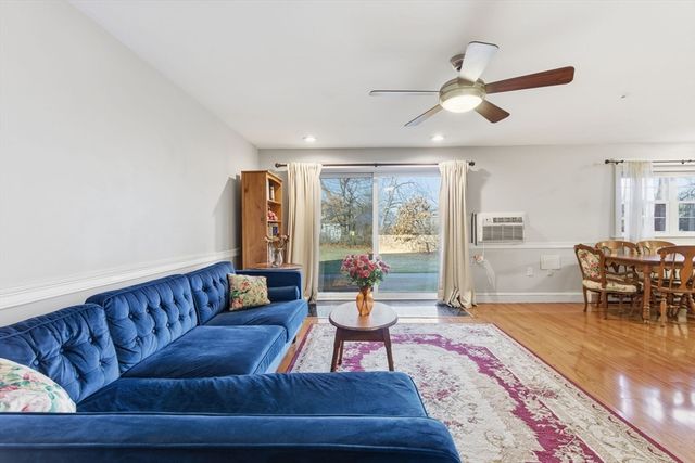 78 Edgelawn Avenue 8, North Andover, MA 01845