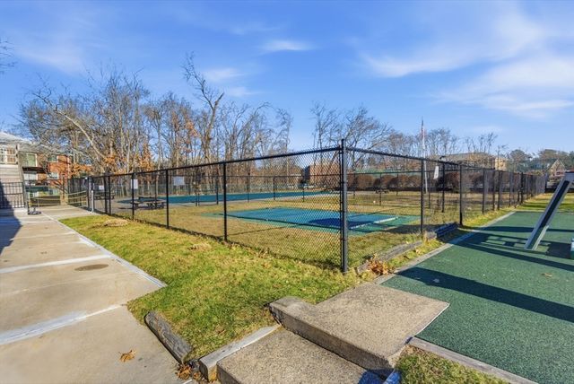 78 Edgelawn Avenue 8, North Andover, MA 01845