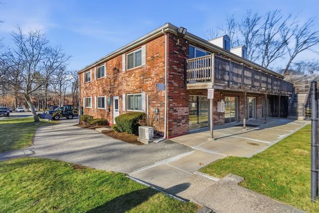 78 Edgelawn Avenue 8, North Andover, MA 01845