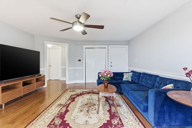 78 Edgelawn Avenue 8, North Andover, MA 01845