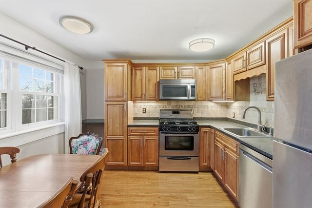 78 Edgelawn Avenue 8, North Andover, MA 01845