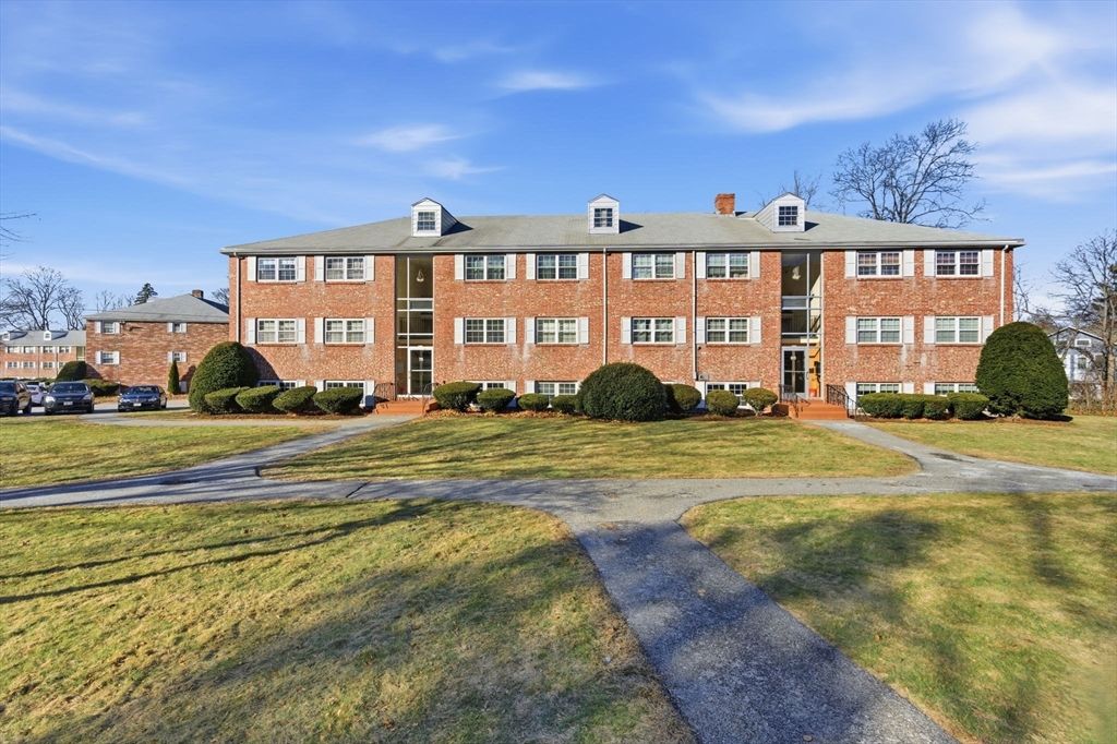 78 Edgelawn Avenue 8, North Andover, MA 01845