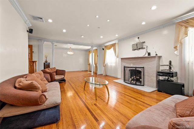 7355 194th Street, Fresh Meadows, NY 11366