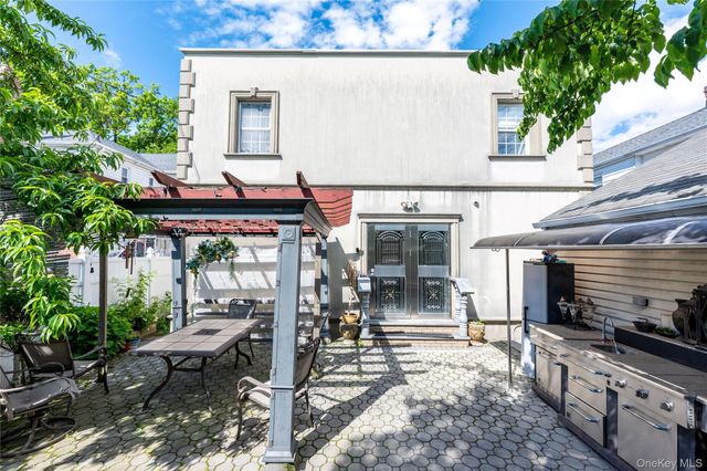 7355 194th Street, Fresh Meadows, NY 11366