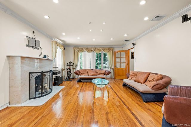 7355 194th Street, Fresh Meadows, NY 11366