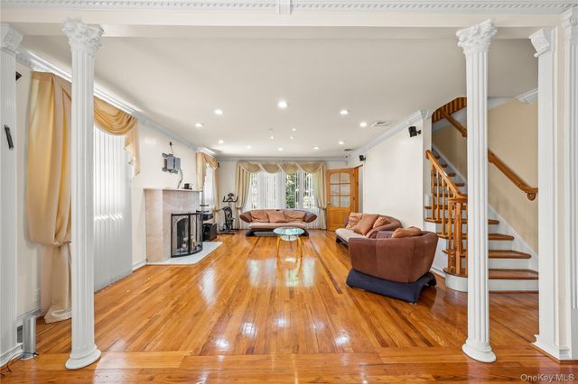 7355 194th Street, Fresh Meadows, NY 11366