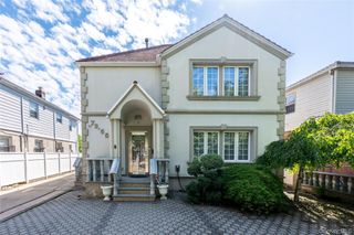 7355 194th Street, Fresh Meadows, NY 11366