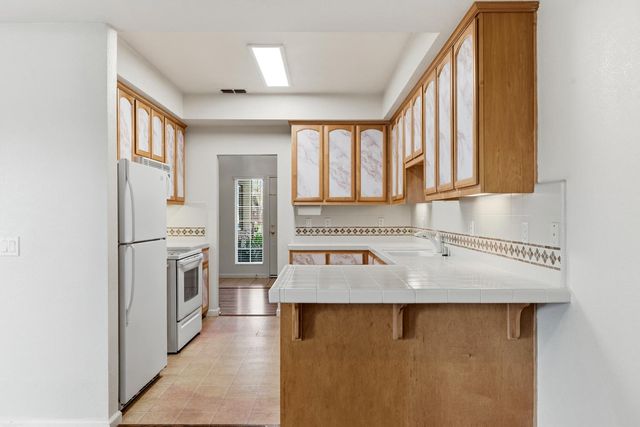 3616 Carson Oak Dr, Modesto, CA 95355