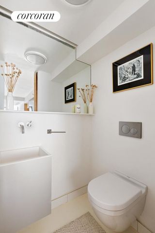 451 W 22ND Street TH, New York City, NY 10011