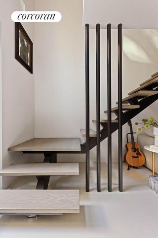 451 W 22ND Street TH, New York City, NY 10011