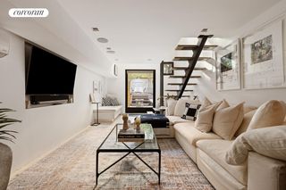 451 W 22ND Street TH, New York City, NY 10011