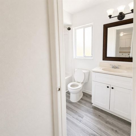 8305 N MARKS STREET B, Tampa, FL 33604