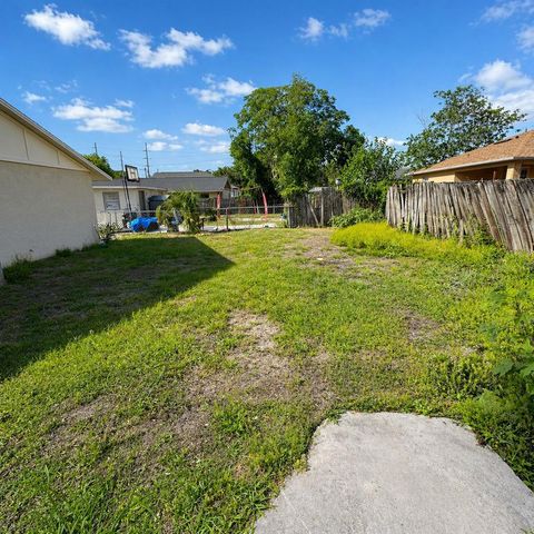 8305 N MARKS STREET B, Tampa, FL 33604