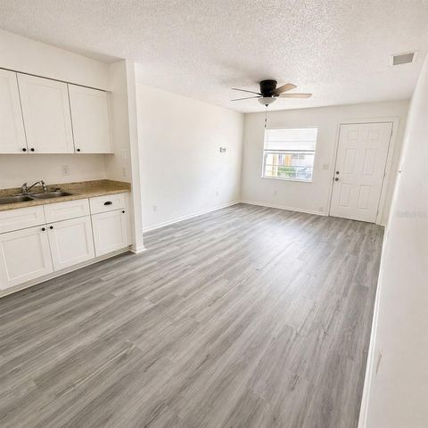 8305 N MARKS STREET B, Tampa, FL 33604