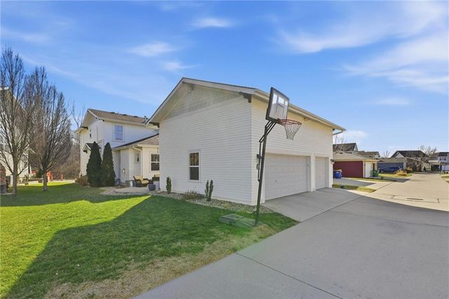 3108 SW Pergola Park Drive, Lee's Summit, MO 64081