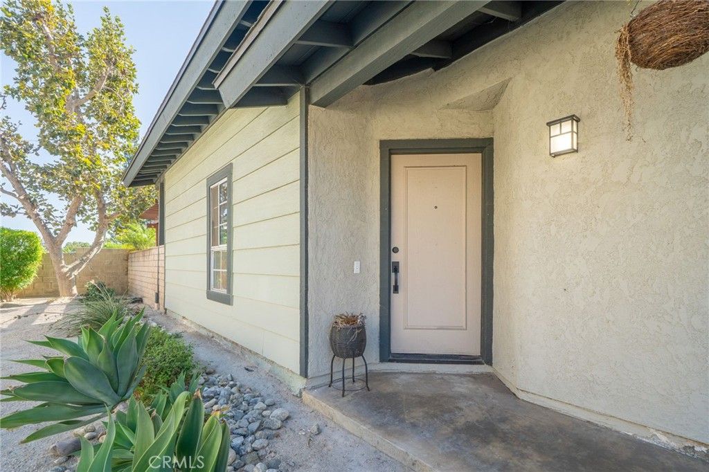 Image 2 of property listing at 835 Maitland Privado, Ontario, CA 91762
